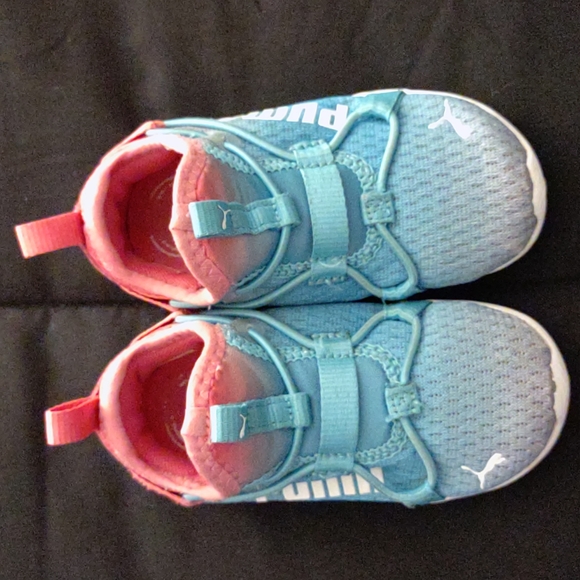 Pumas Girls Toddler Size 6 - Picture 2 of 5
